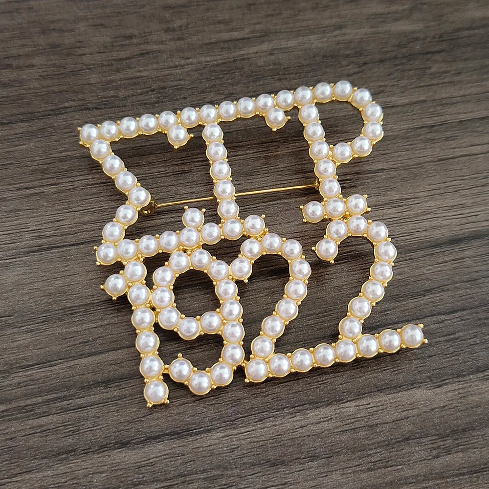 Metal Inlaid Pearl SGR Logo Greek Number 1922 Women's Jewelry brooch