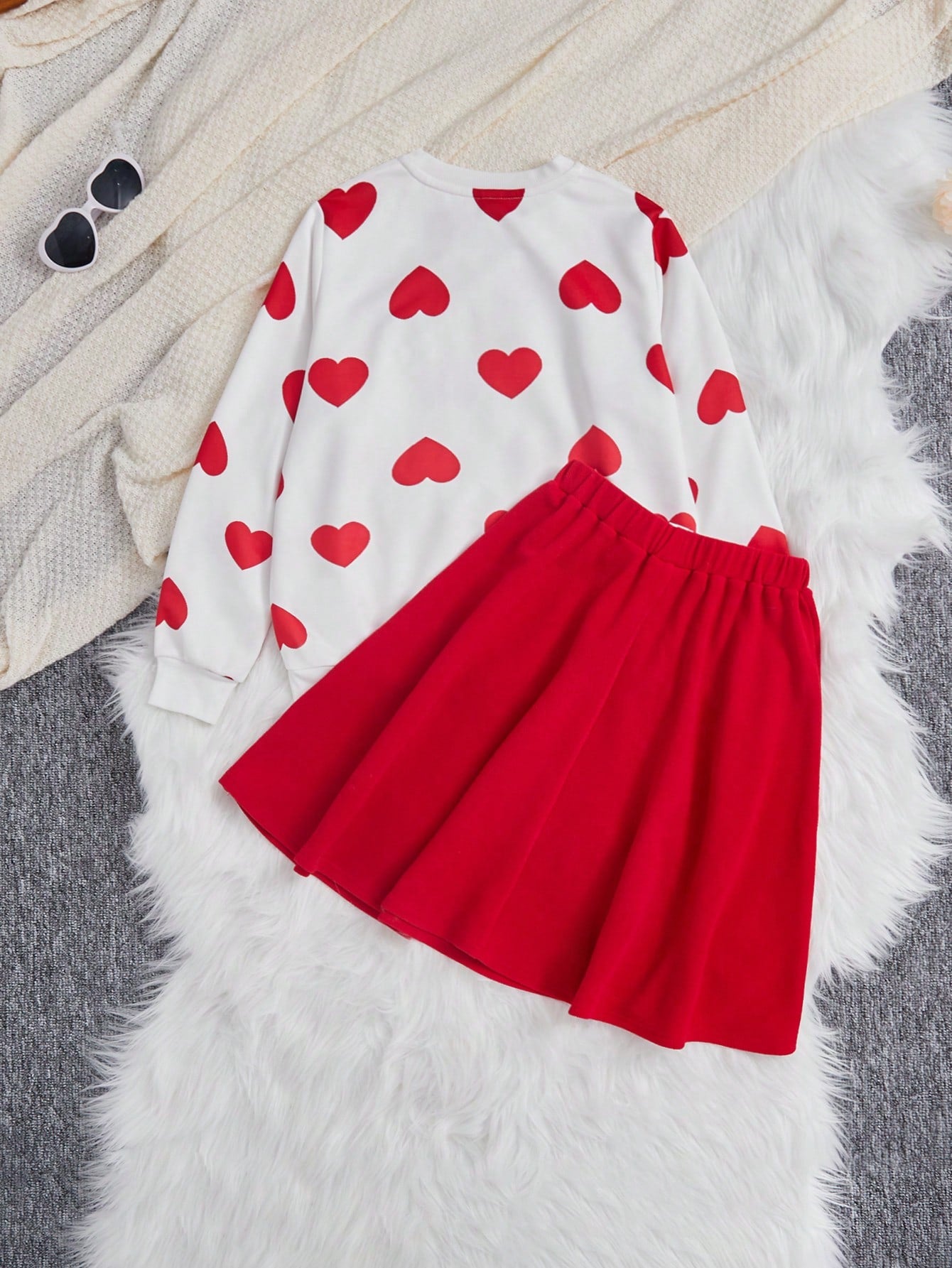 SHEIN Tween Girl 2pcs/Set Knitted Heart Pattern Sweatshirt And Solid Color Skirt, Spring/Fall