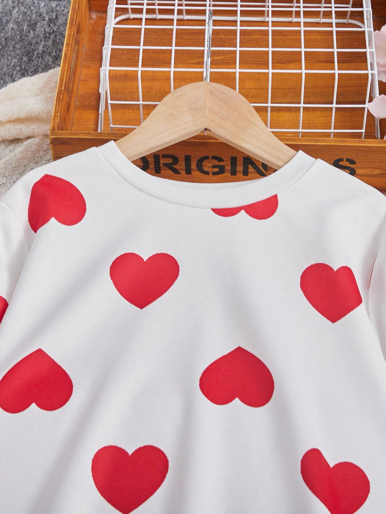 SHEIN Tween Girl 2pcs/Set Knitted Heart Pattern Sweatshirt And Solid Color Skirt, Spring/Fall